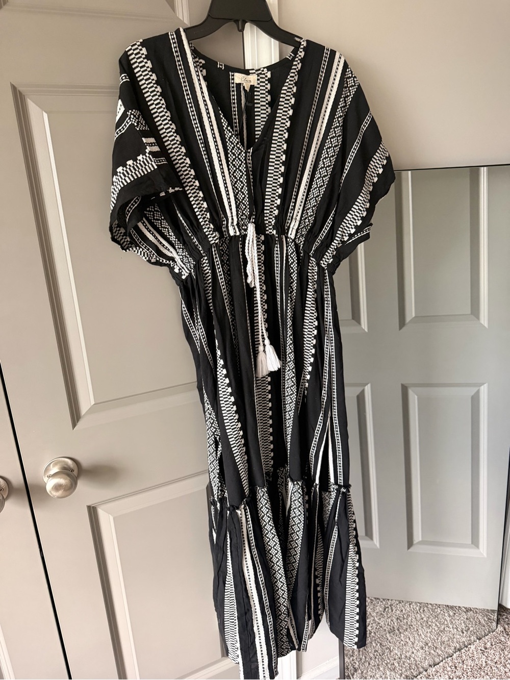 NWT Black & White Clinched Waist Midi Dress